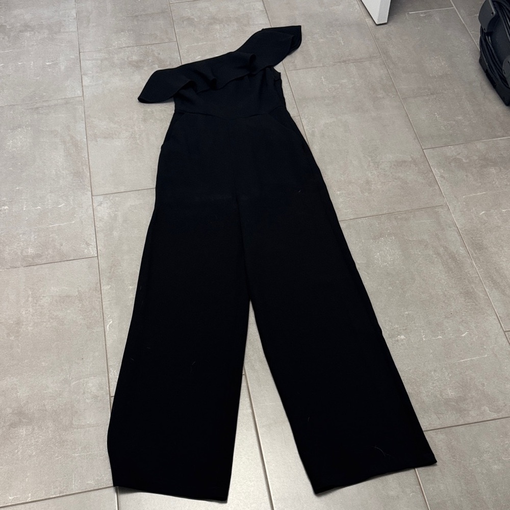 BCBG Elegant Black One-Shoulder Jumpsuit
